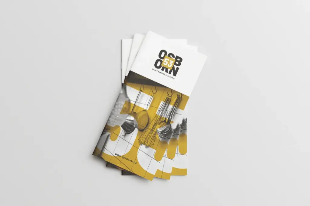 Flyer von Osborn 53 mit dem Logo des Cafés und einem schwarz weiss Foto von Küchenutensilien