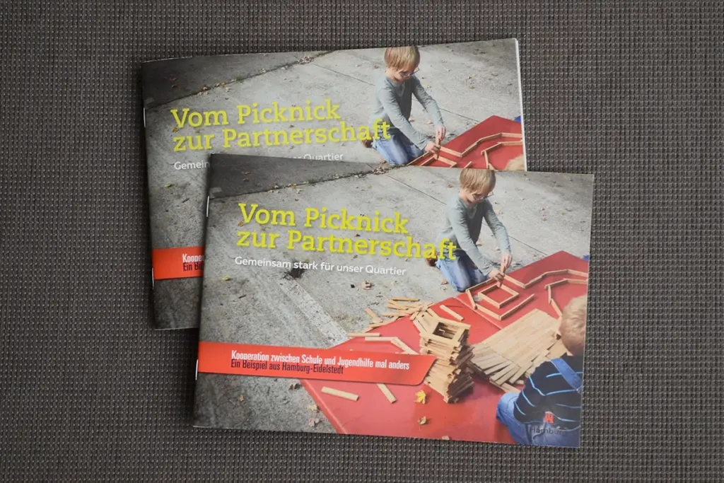 Cover der Broschüre Vom Picknick zur Partnerschaft, gemeinsam stark für unser Quatier, ein Beispiel aus Hamburg-Eidelstedt