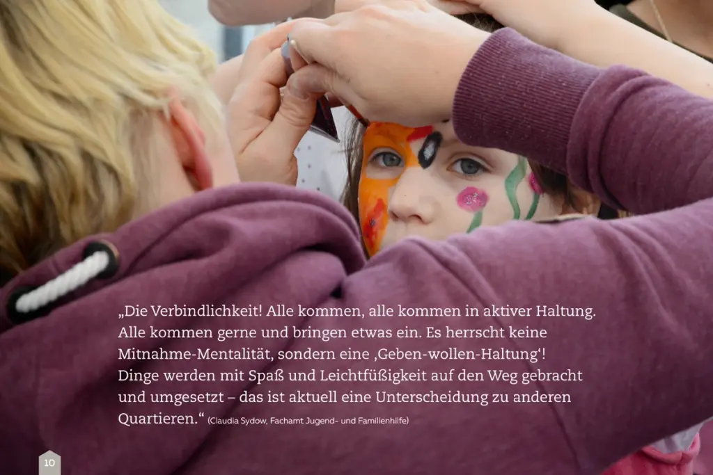 Ausschnitt eines Mädchens, das auf einem Stadtteilfest am Hörgensweg bunt geschminkt wird
